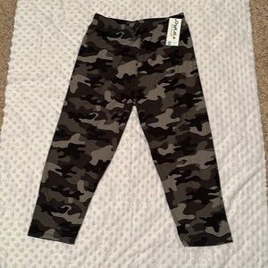 NWT! Gray/Black Camo Capri leggings, “butterfly soft” 🥰 OS, 2-12. Flex stretch